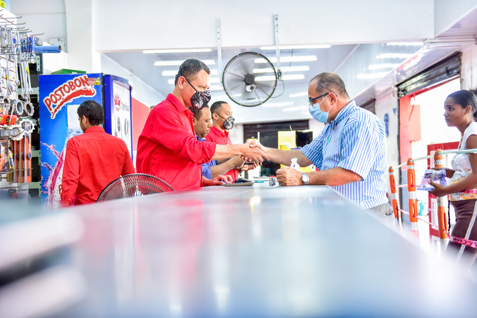 Mostrador Principal - Área de Atención al Cliente